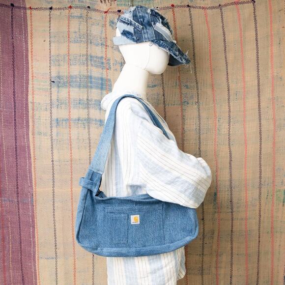 Custom upcycled carhartt shoulder bag - Picture 2 of 6